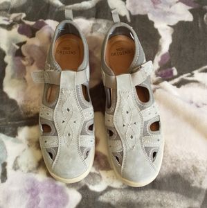 Earth Origins suede fisherman sandal/shoes